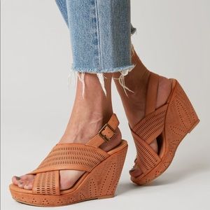 NIB Coral Perforated Slingback Wedge Sandal